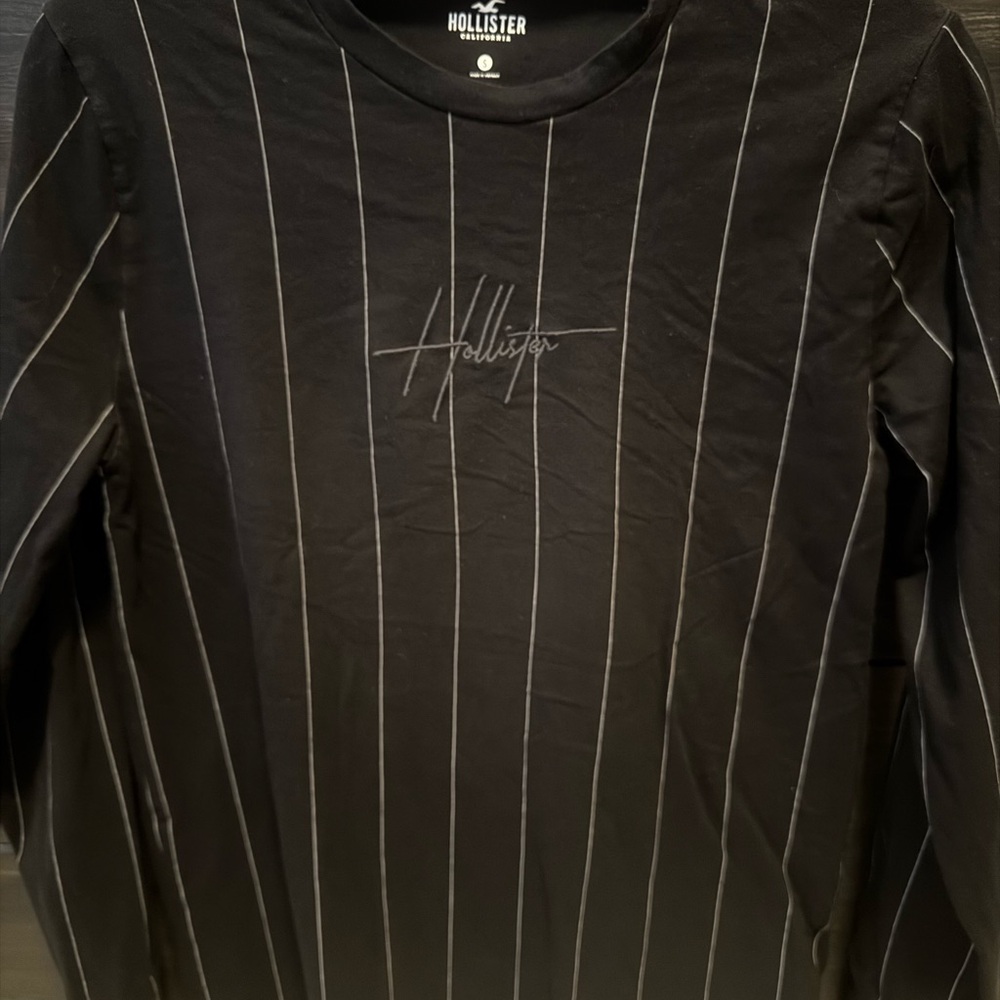 Hollister Men's Black & White Pinstripe Long Sleeve Tee